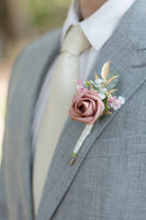 Boutonnieres for Guests in Dusty Rose & Cream