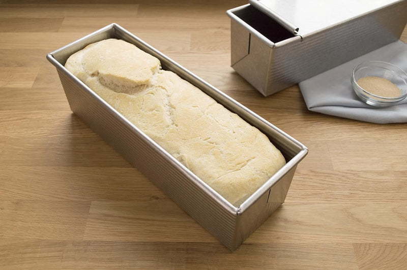 USA Pan Pullman Loaf Pan with Cover - Nonstick Aluminized Steel 13 x 4 inch