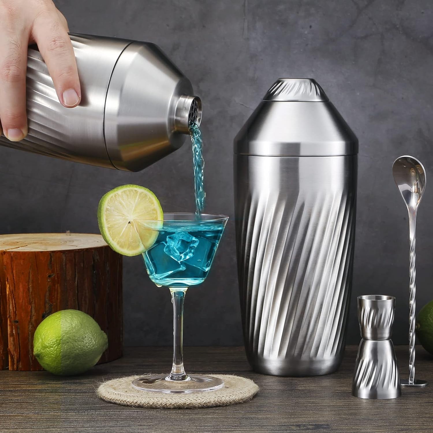 Elevated Craft Hybrid Cocktail Shaker - Premium Vacuum Insulated Stainless  Steel Cocktail Shaker - Innovative Measuring System - Martini Shaker for